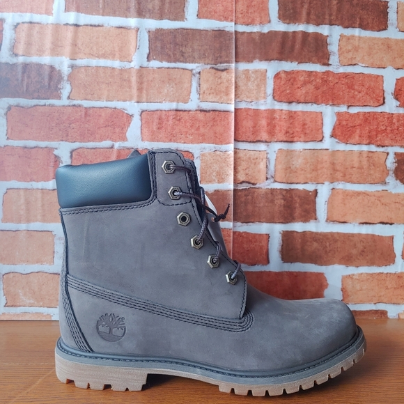 New Womens Premium 6 In Waterproof Timberland Boot - Picture 3 of 9